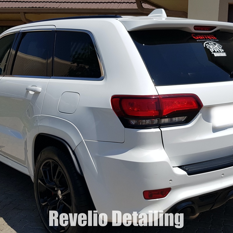Professional Jeep 1-step paint correction and swirl removal service by Revelio Detailing in Heidelberg