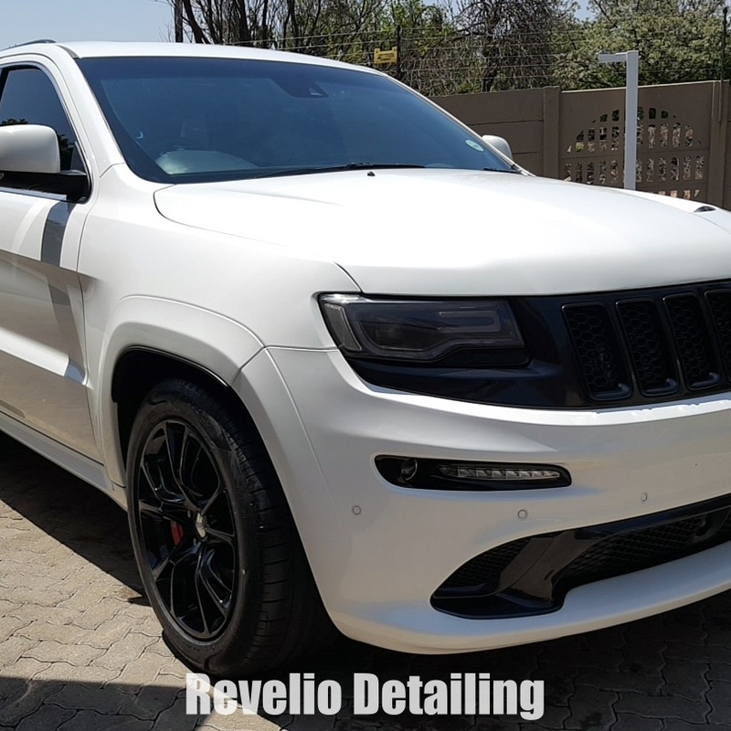 Professional Jeep 1-step paint correction and swirl removal service by Revelio Detailing in Heidelberg